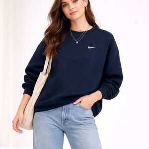 Nike Unisex Oversized Medium Navy Crewneck Sweatshirt Embroidered Swoosh Classic